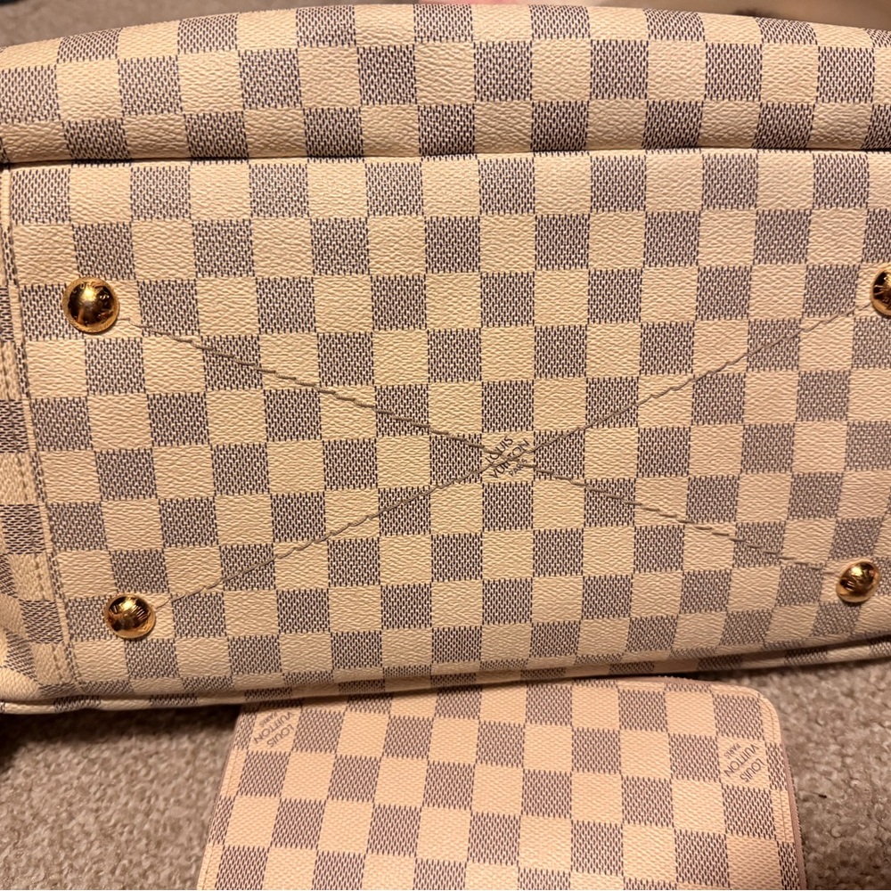 Louis Vuitton Beige and Gray Checkered Shoulder Bag - Picture 9 of 9